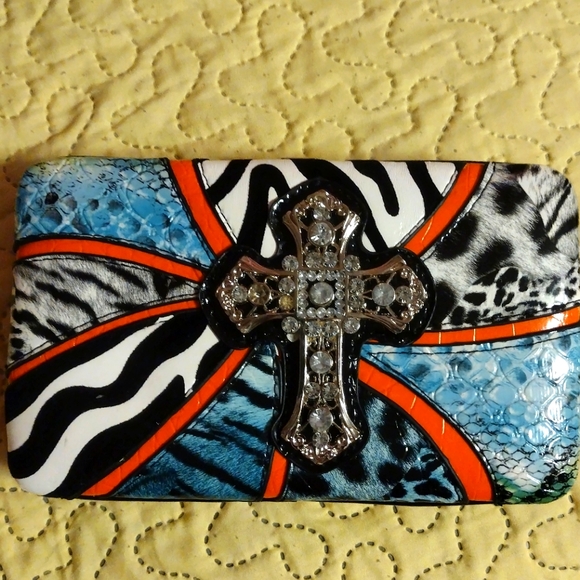 Cluth - Picture 1 of 4